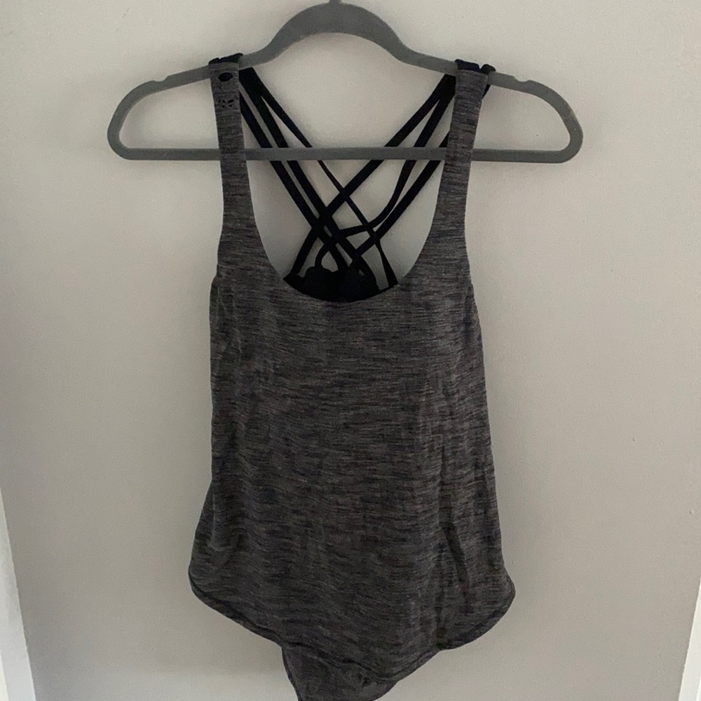 Lululemon workout too size 8- open back bra
